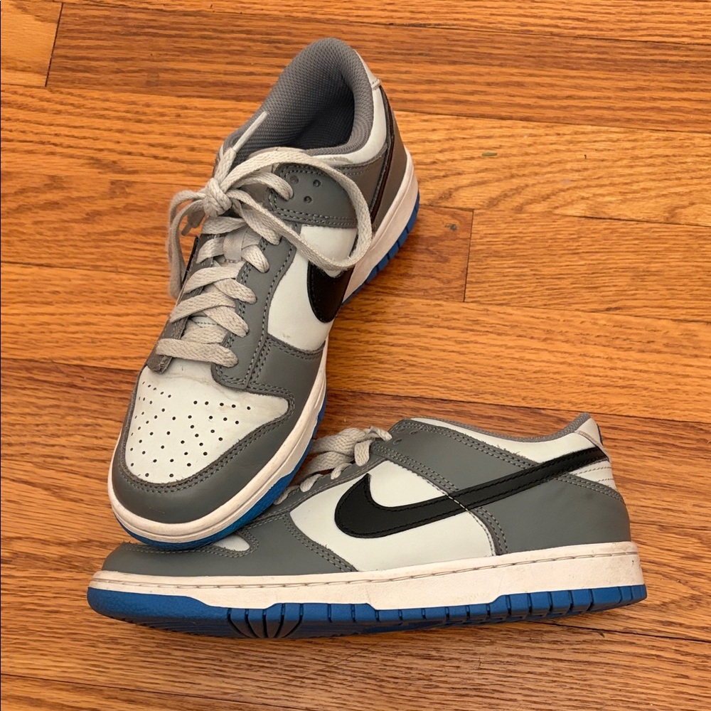 Youth Unisex Nike Dunks Sneakers in Gray and Blue Size 6Y